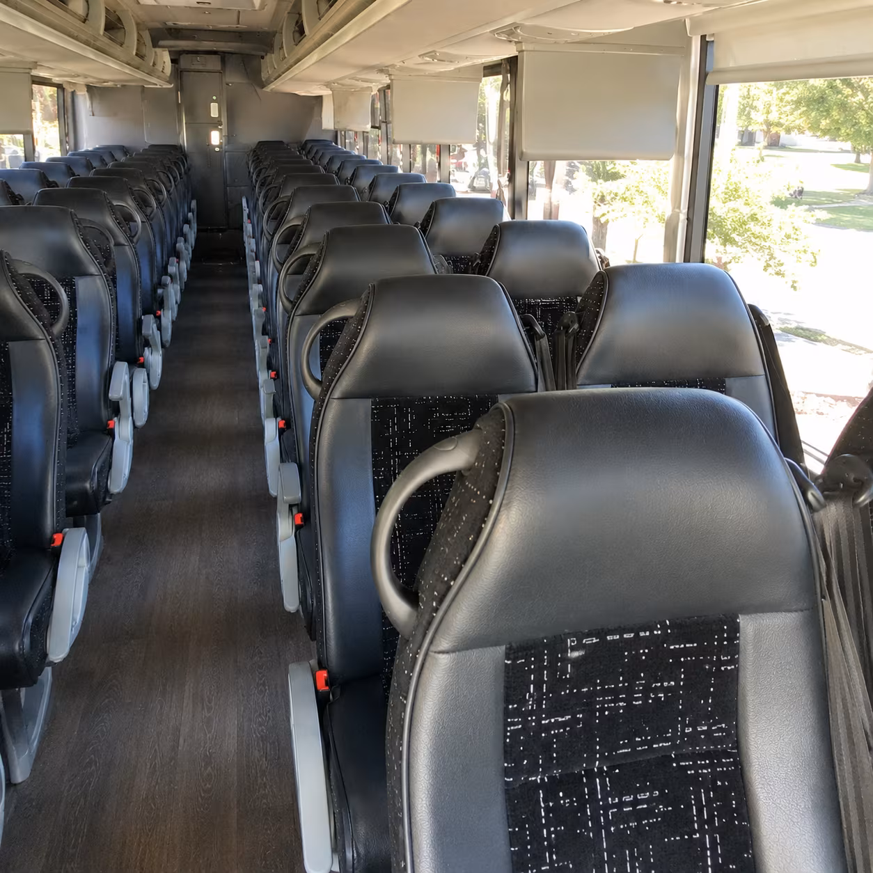 charter buses for trade show groups heading to the los angeles convention center